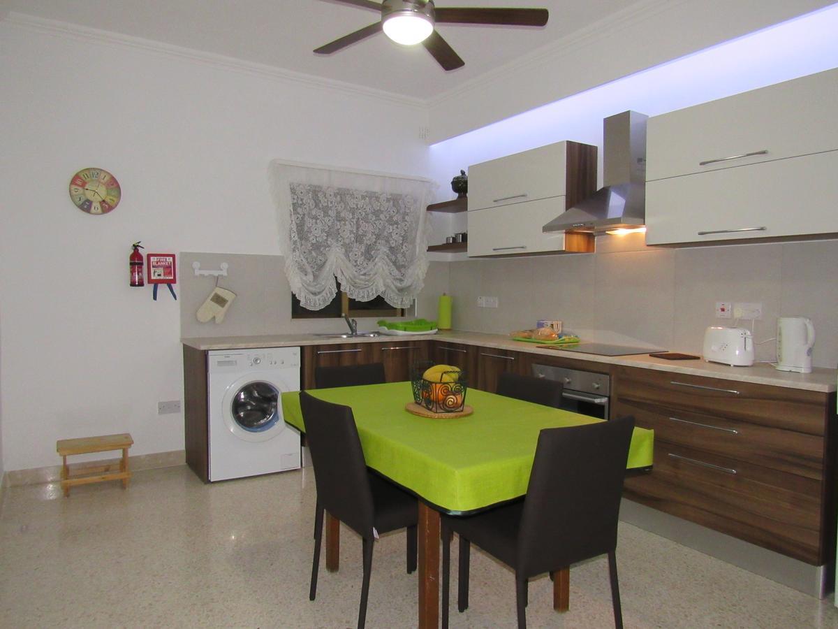 Central Studio Apartment Santa Vennera Luaran gambar