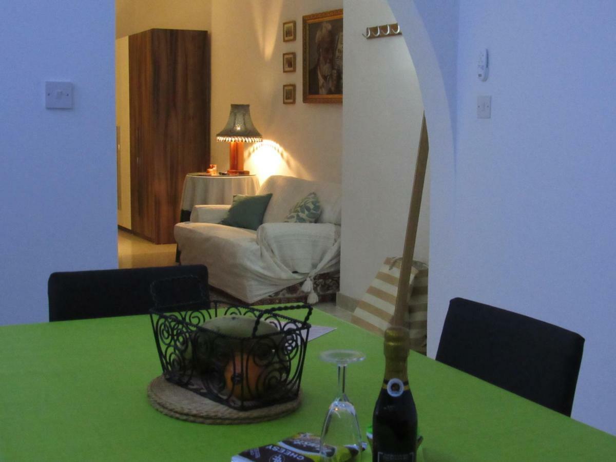 Central Studio Apartment Santa Vennera Luaran gambar