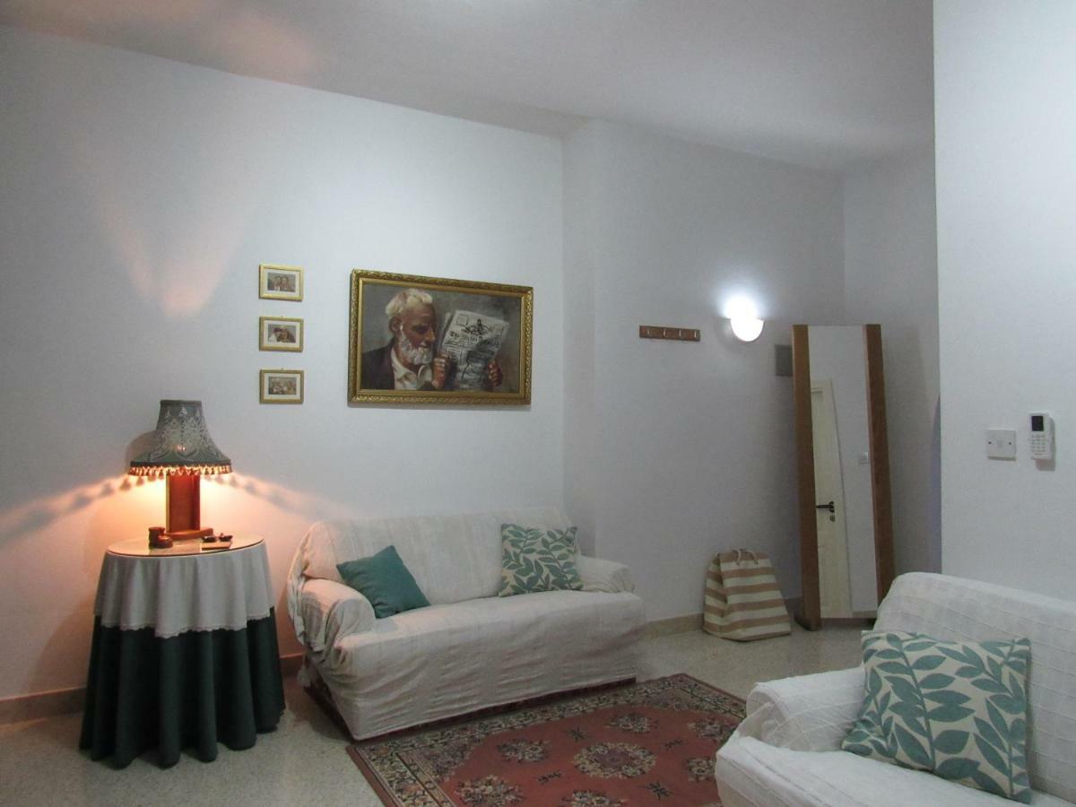 Central Studio Apartment Santa Vennera Luaran gambar