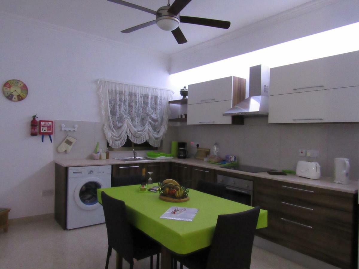 Central Studio Apartment Santa Vennera Luaran gambar