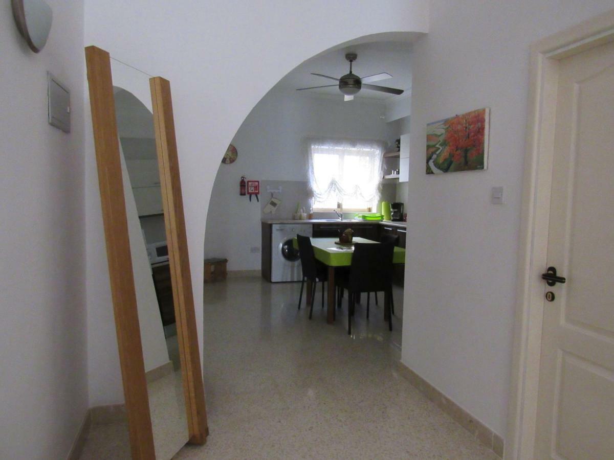 Central Studio Apartment Santa Vennera Luaran gambar
